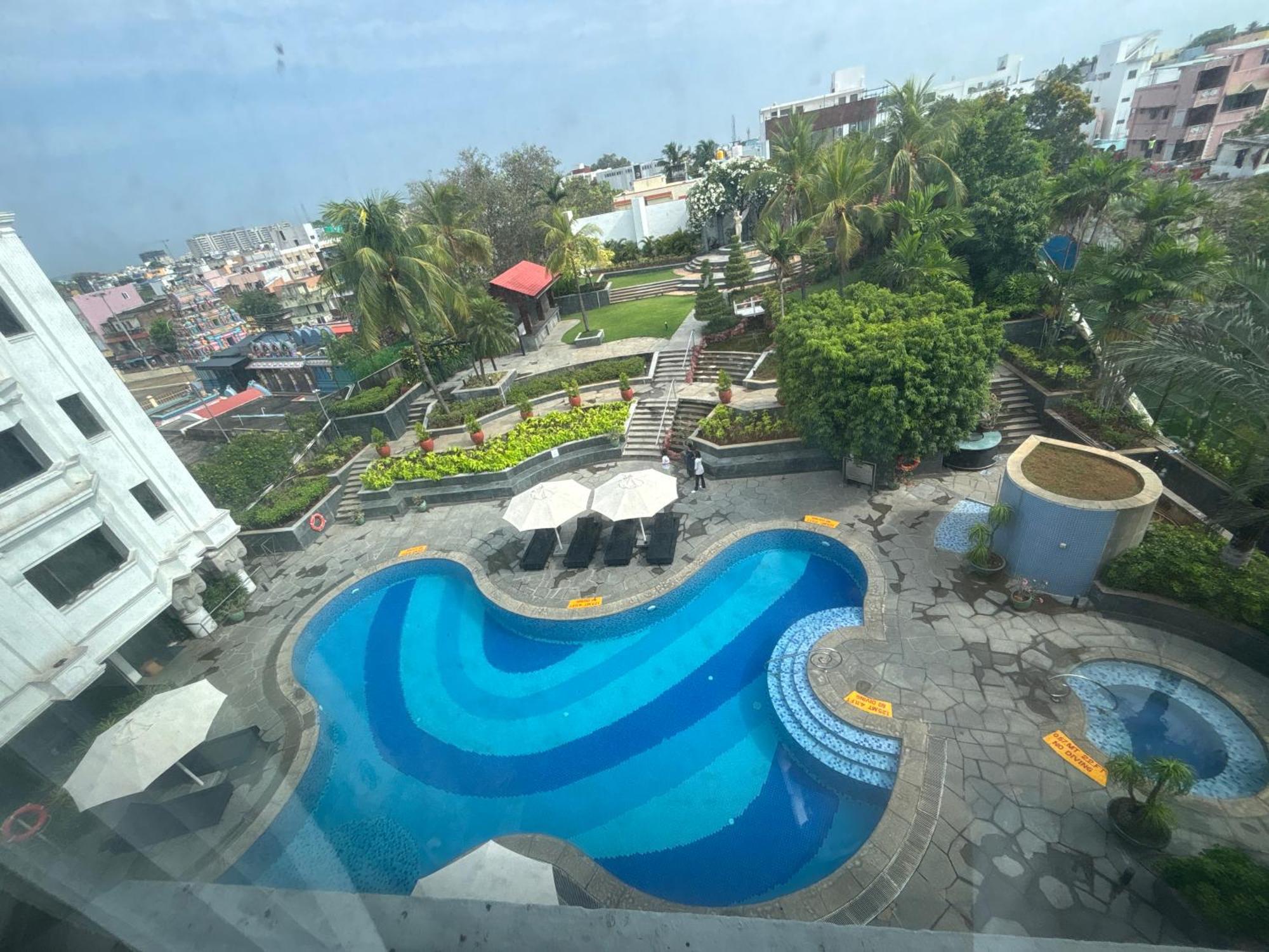 Le Royal Meridien Madrás Exterior foto